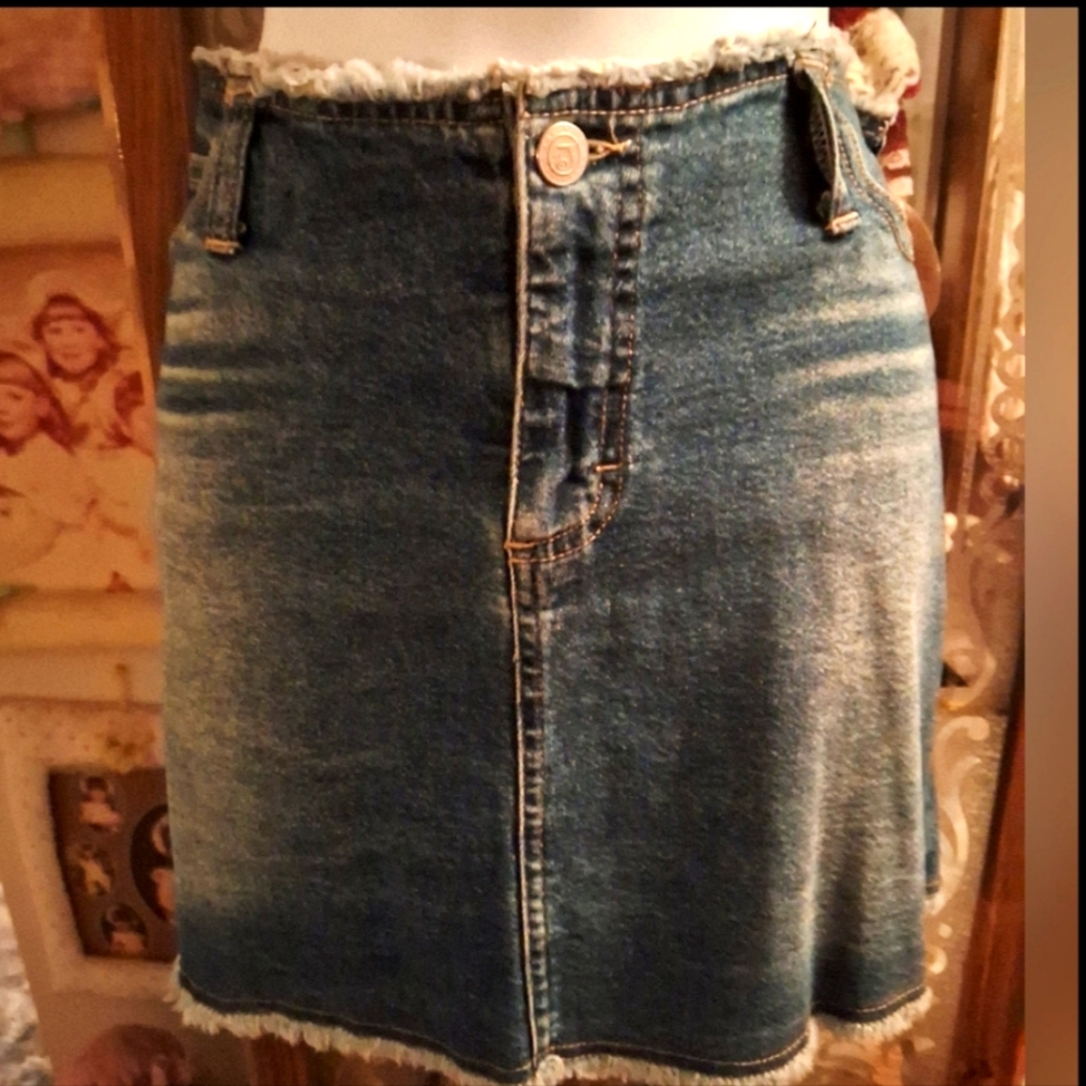 Vintage 90's,Super Cute,Stretchy,Denim,Mini Skirt with Frayed Hem & Waistband🦋